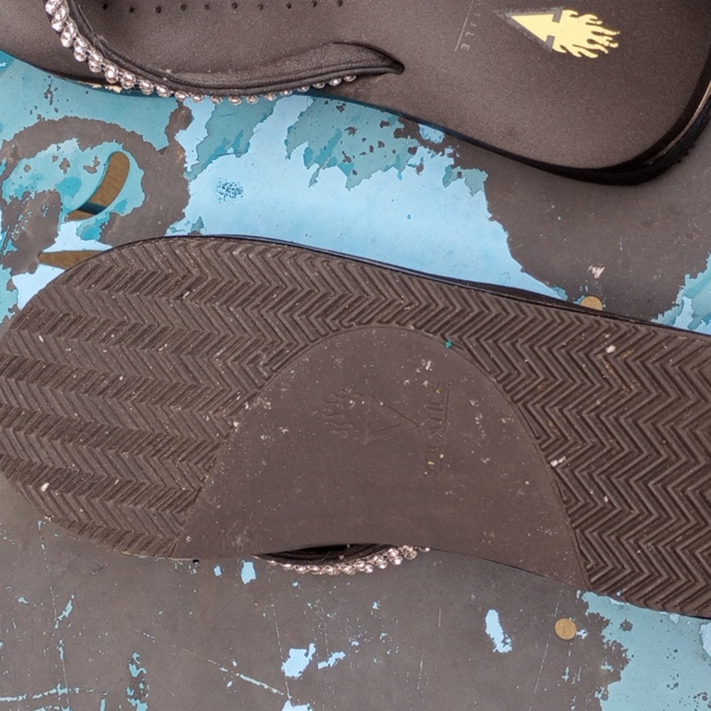 Volatile Flops/Sandals - Picture 4 of 4